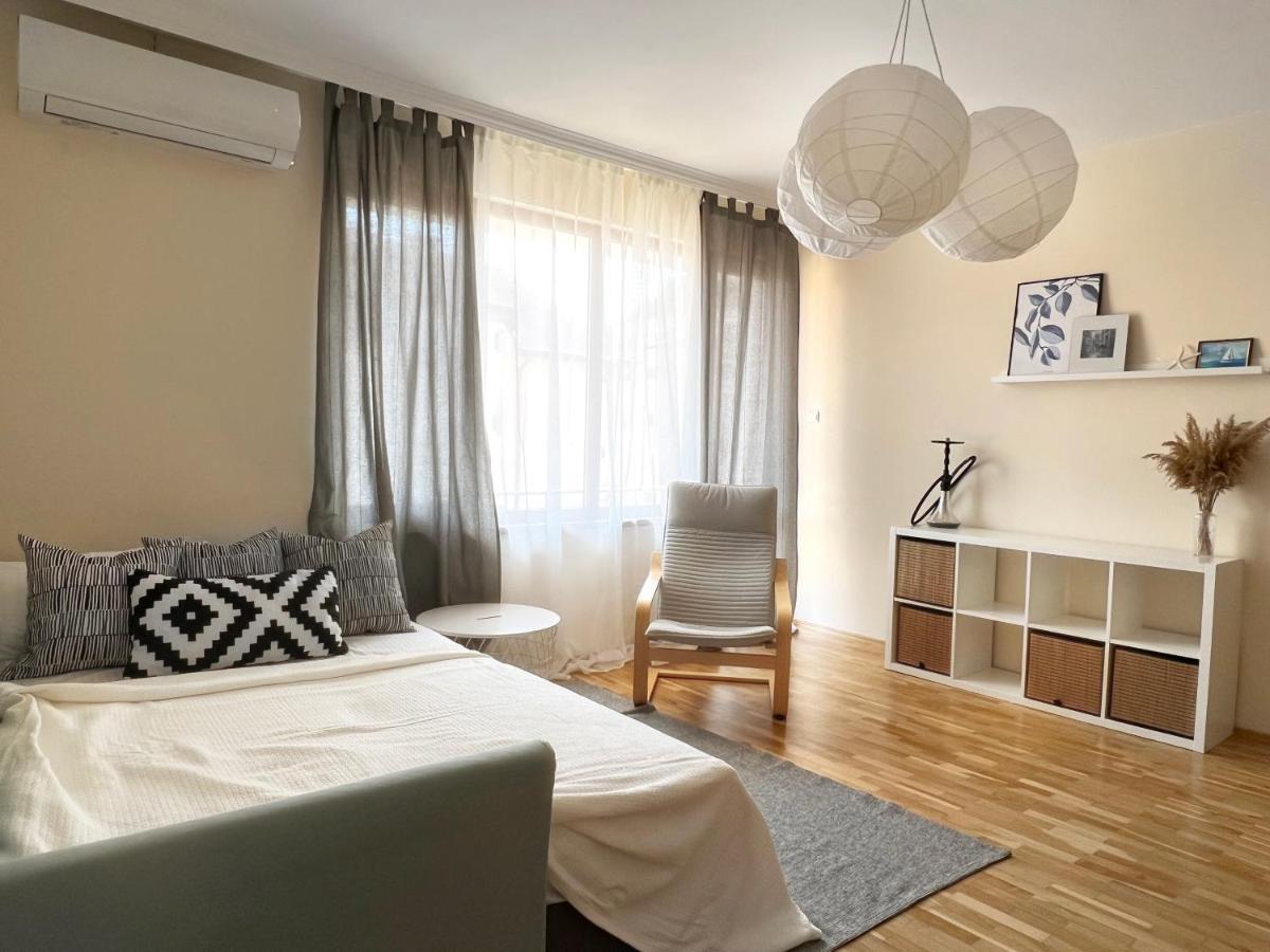 Lovely Apartment With Balcony In Pomorie Old Town By Flat Mаnаger ภายนอก รูปภาพ