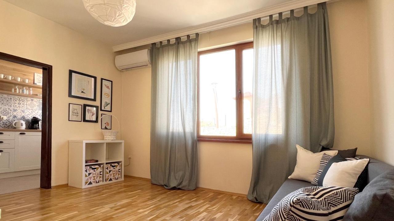 Lovely Apartment With Balcony In Pomorie Old Town By Flat Mаnаger ภายนอก รูปภาพ
